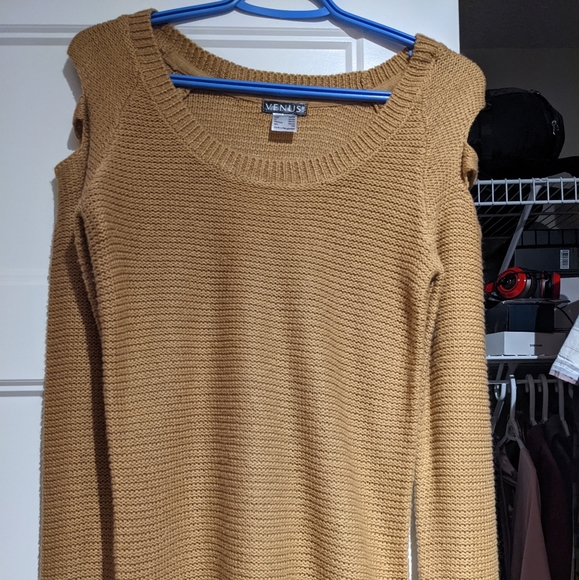 Sweater - Picture 1 of 2